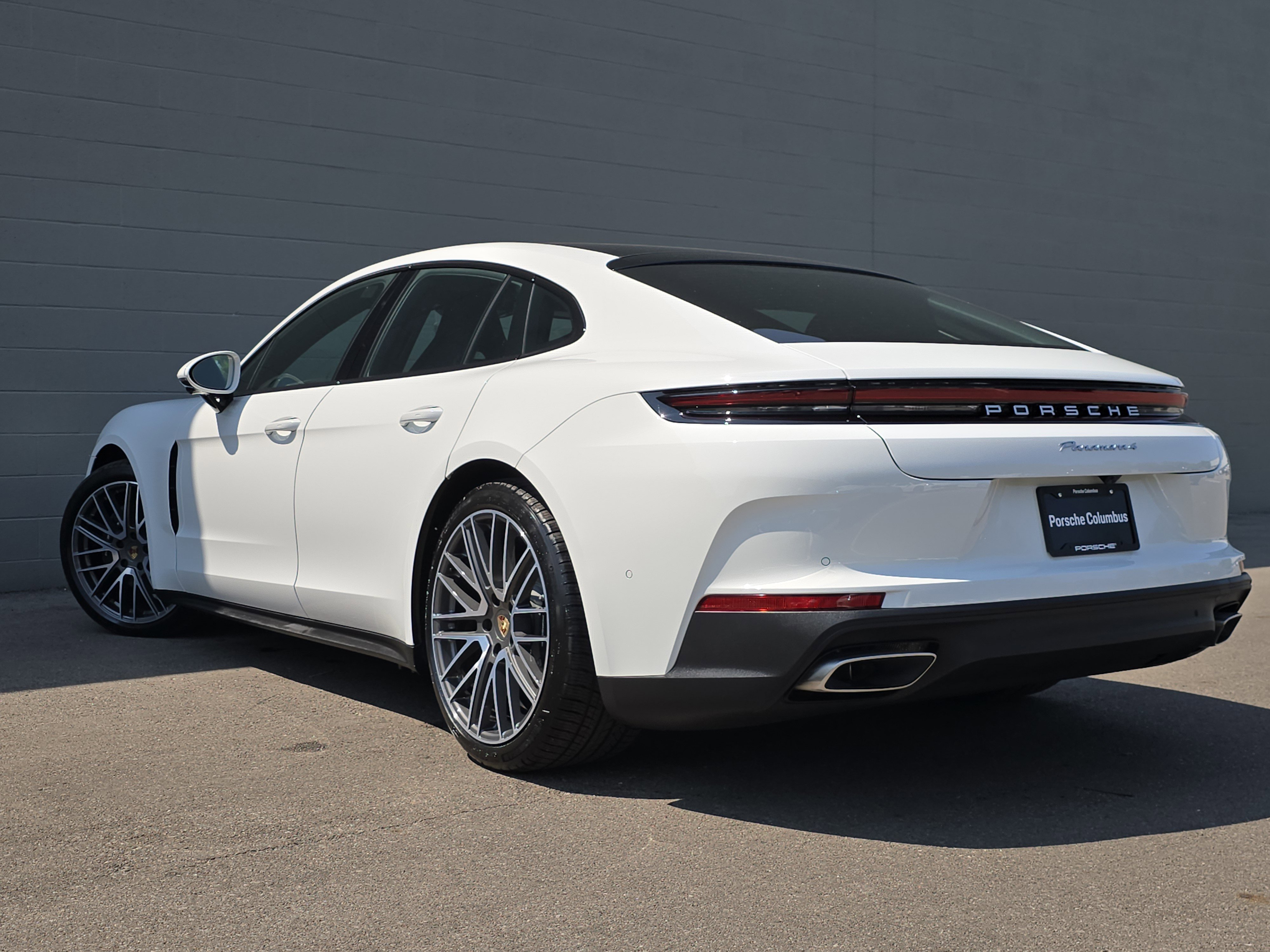 2025 Porsche Panamera 4 photo 2