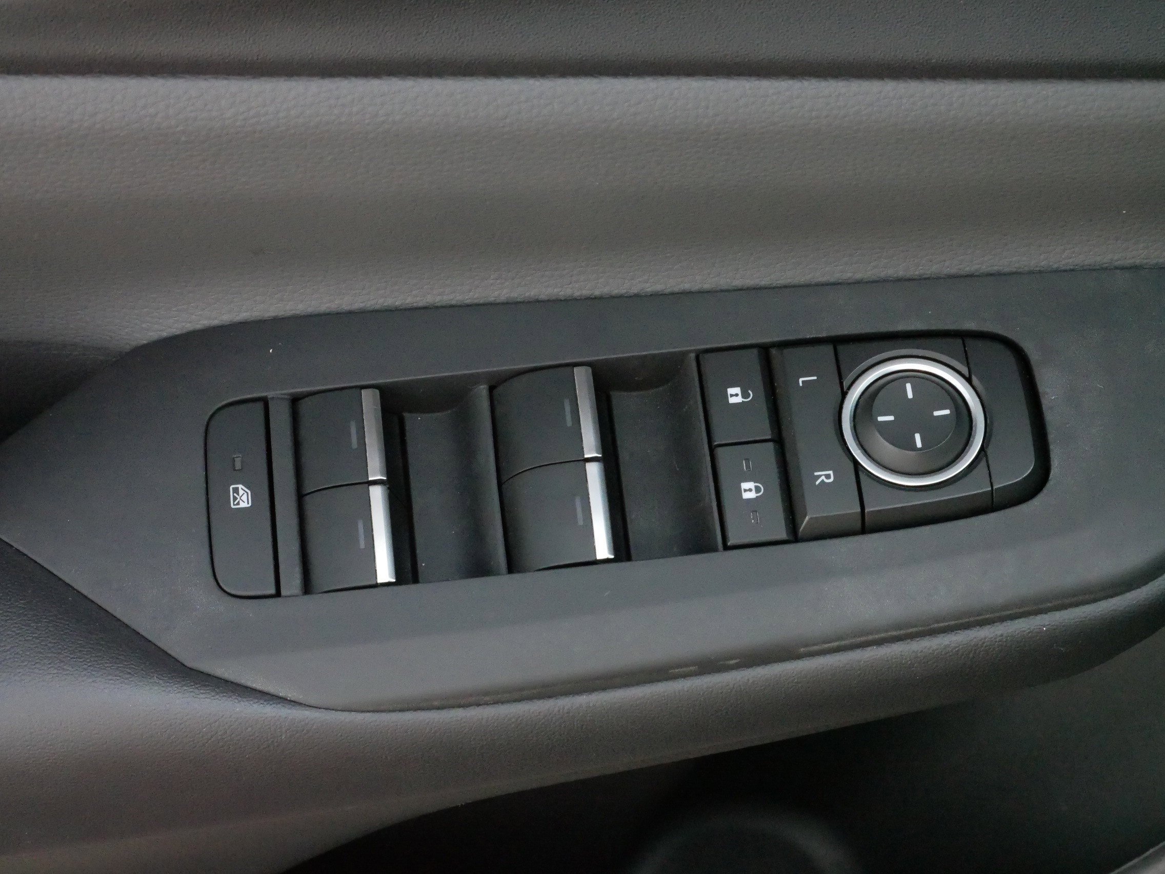 2024 Toyota Prius XLE photo 18