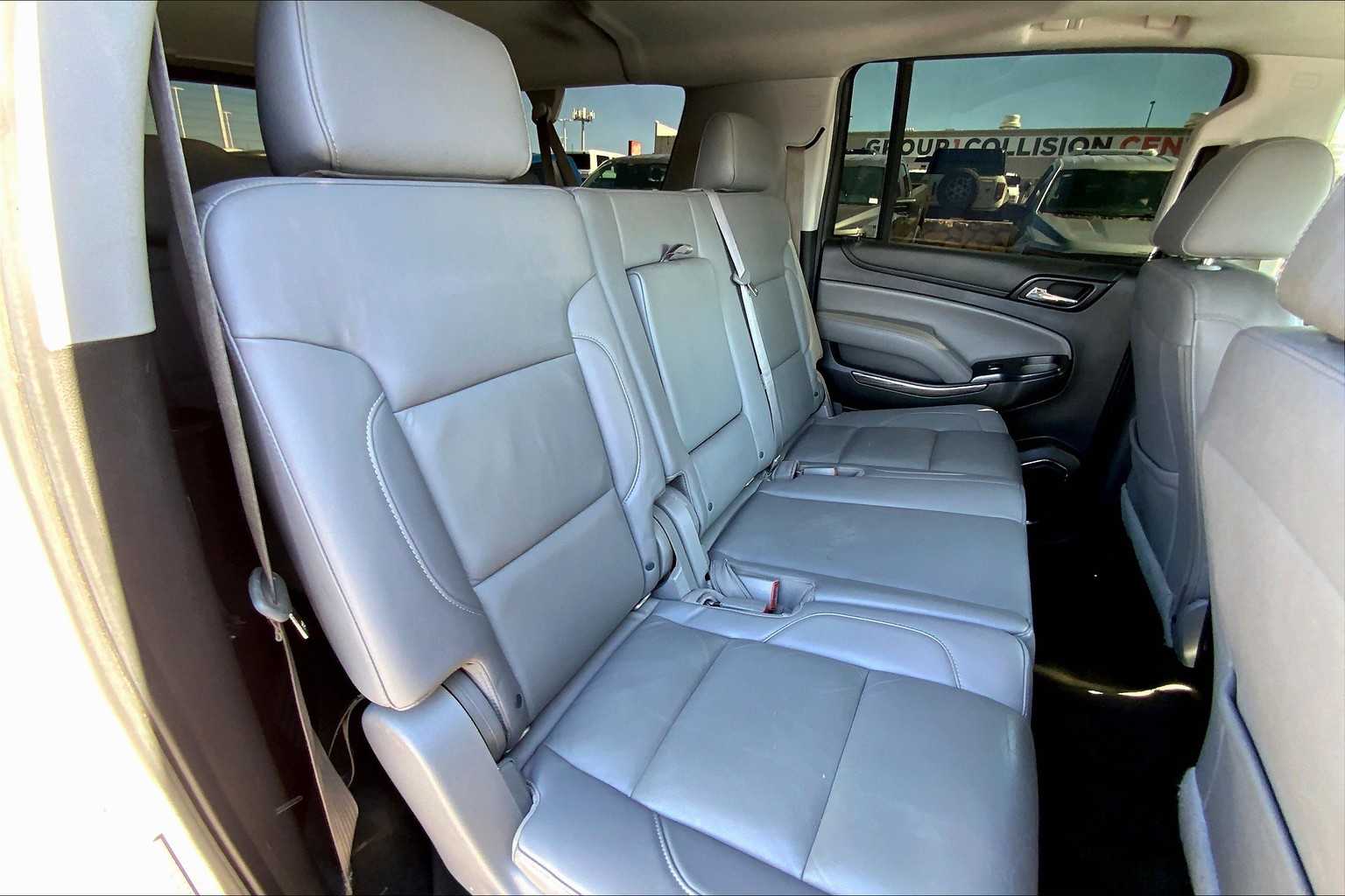 2016 Chevrolet Suburban LT photo 17