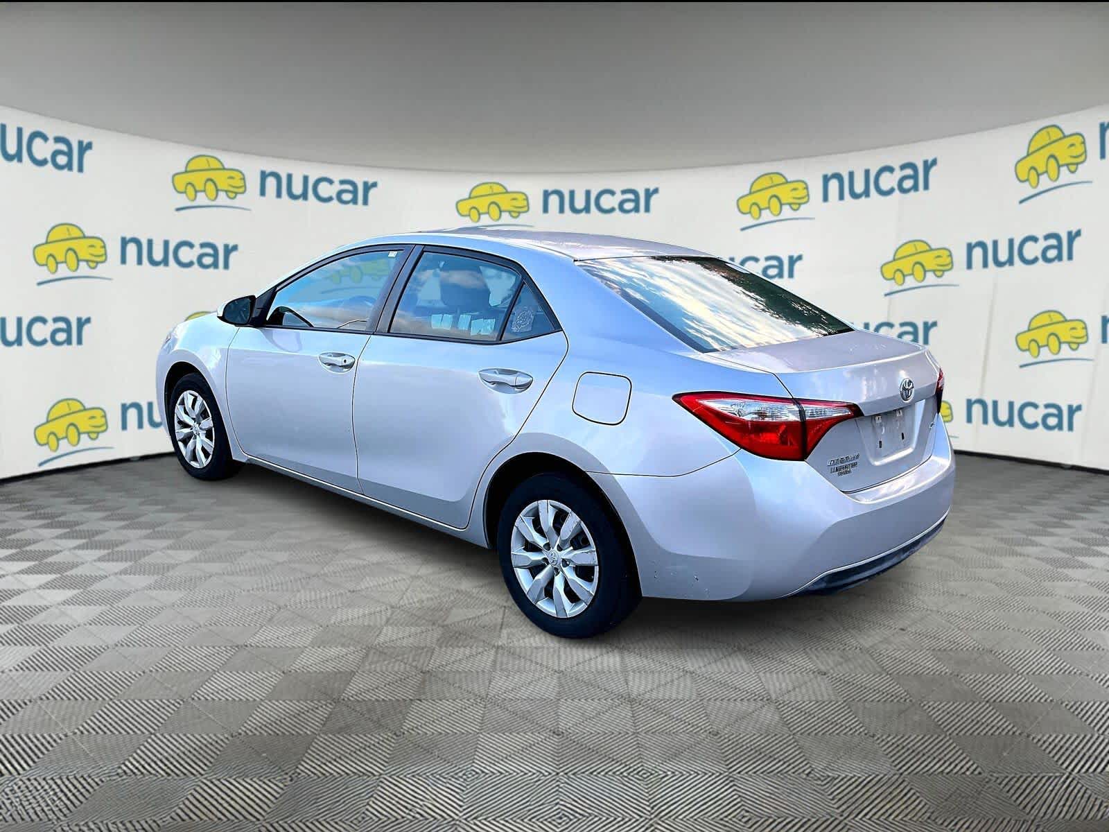 2016 Toyota Corolla LE photo 3