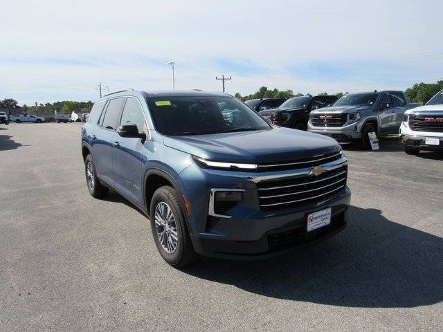 2025 Chevrolet Traverse photo 3