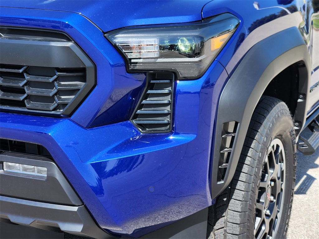 2025 Toyota Tacoma TRD Off-Road photo 6