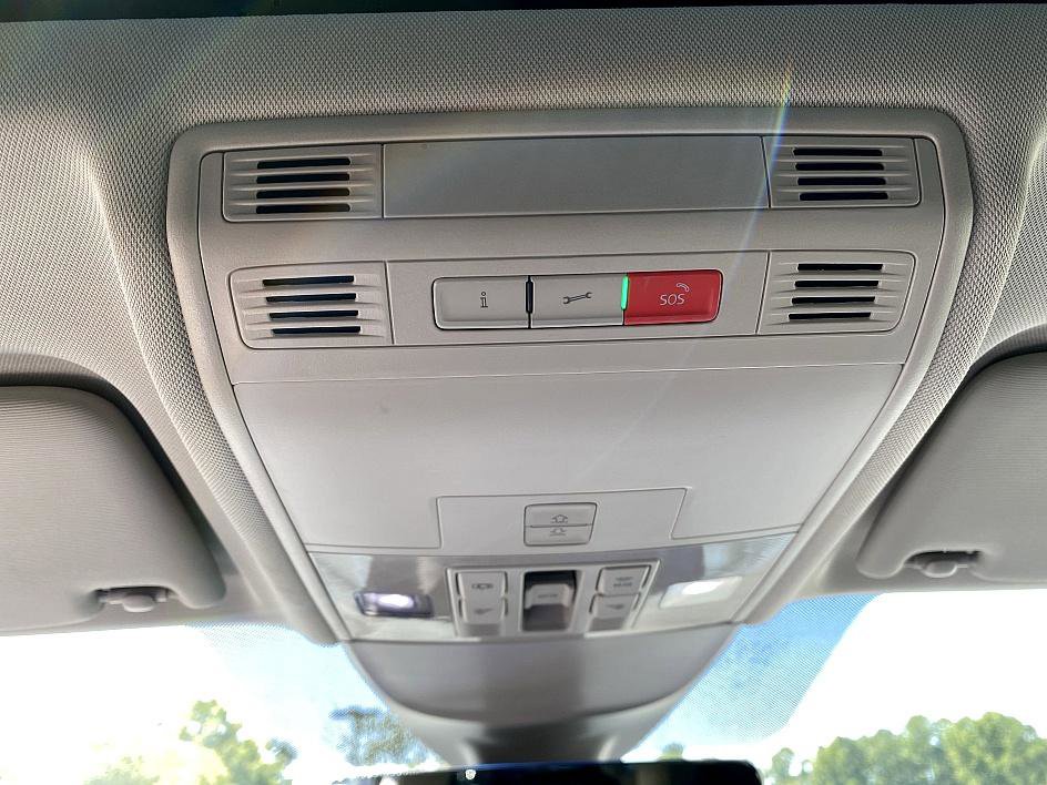 2024 Volkswagen Taos SE photo 10