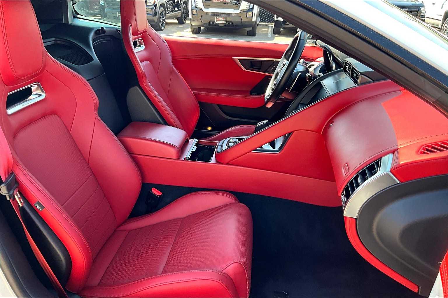 2020 Jaguar F-TYPE R photo 7