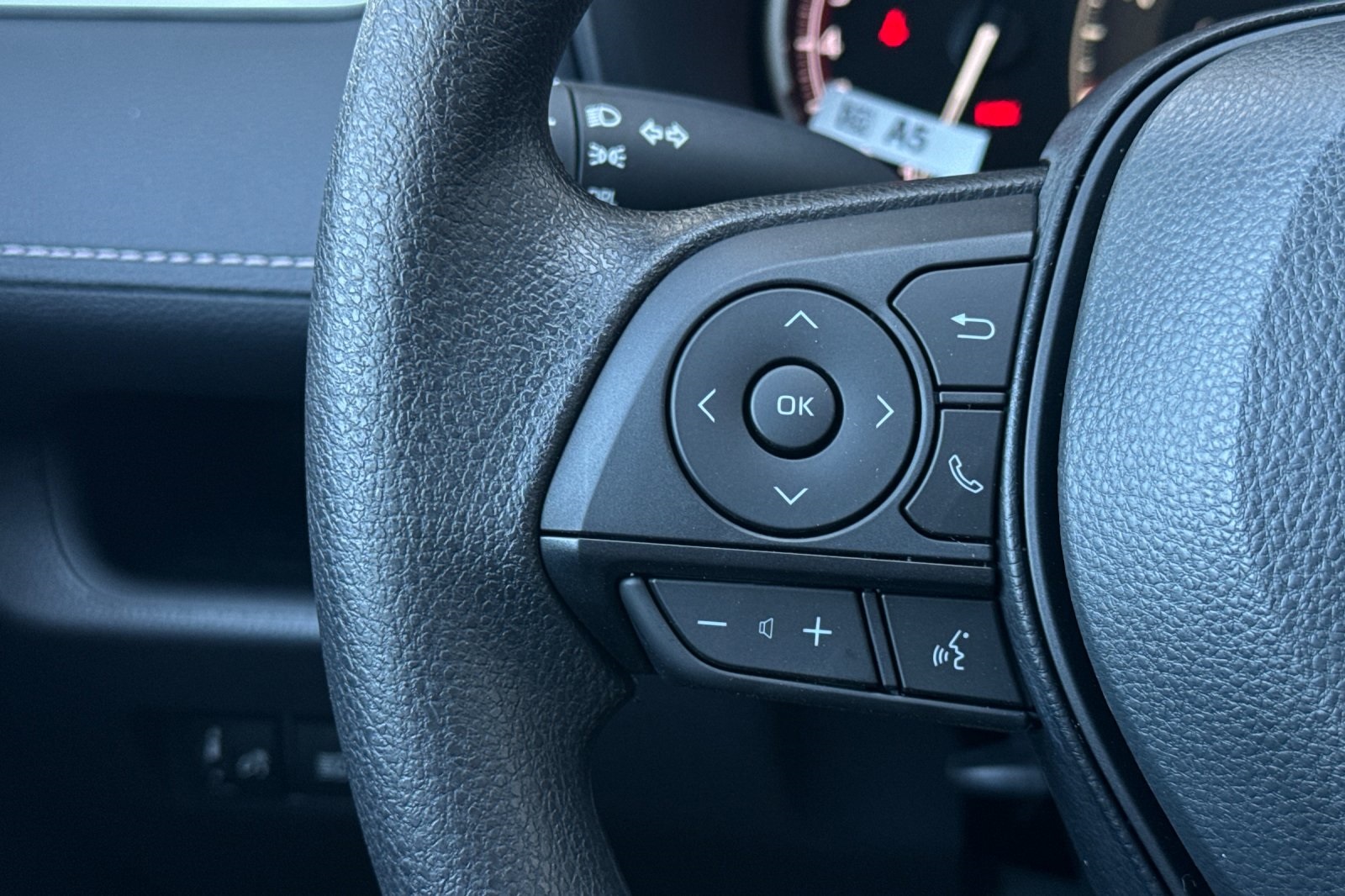 2025 Toyota RAV4 LE photo 23
