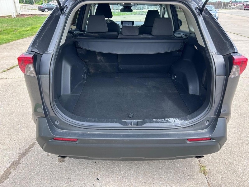 2024 Toyota RAV4 Hybrid XLE photo 4