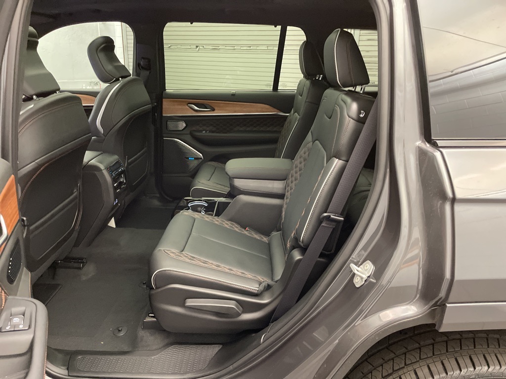 2025 Jeep Grand Cherokee L Summit Reserve photo 16