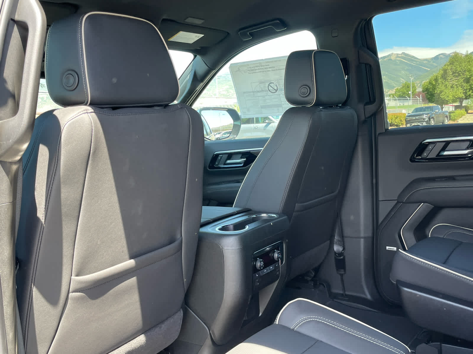 2025 Chevrolet Tahoe Premier photo 19