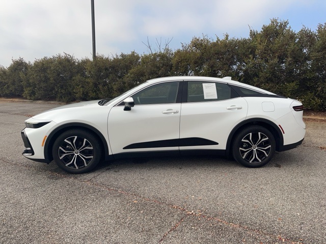 2024 Toyota Crown XLE photo 2