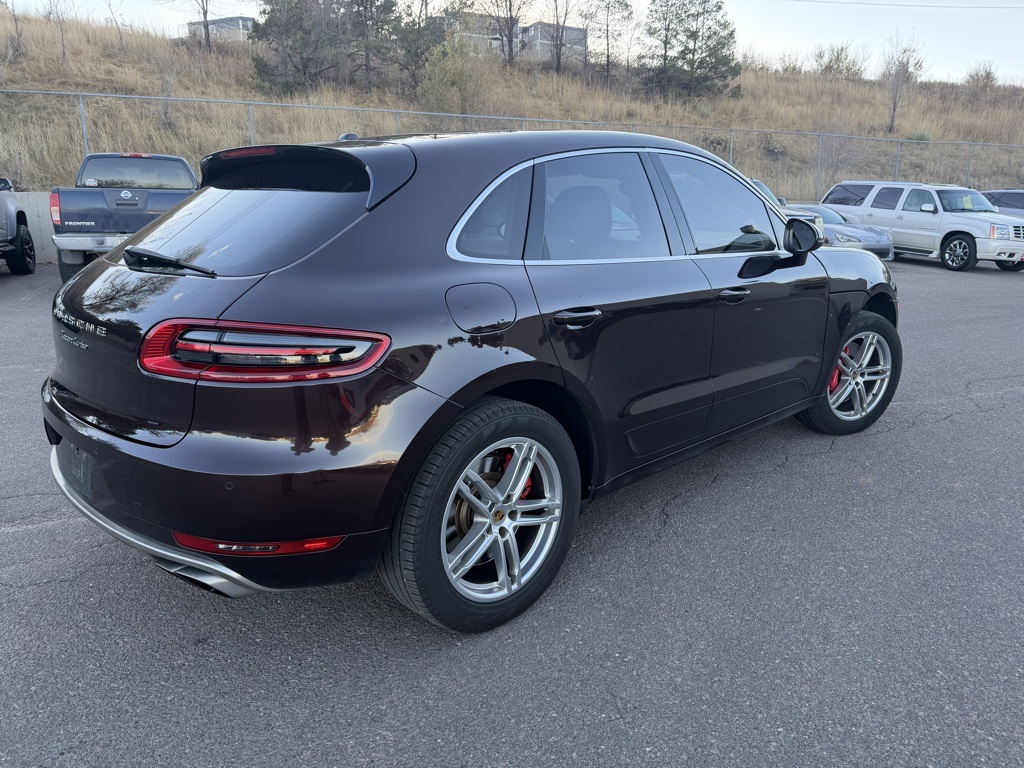 2015 Porsche Macan Turbo photo 2