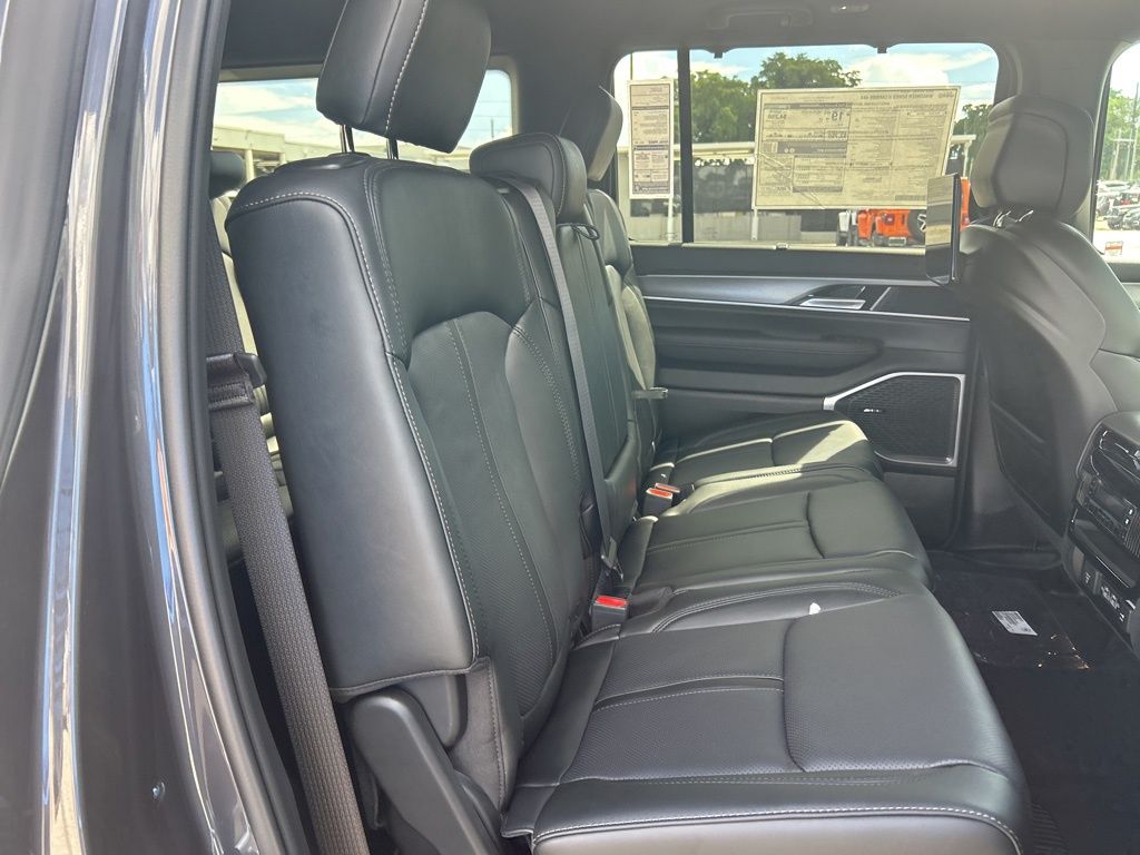 2025 Jeep Wagoneer Series II photo 20