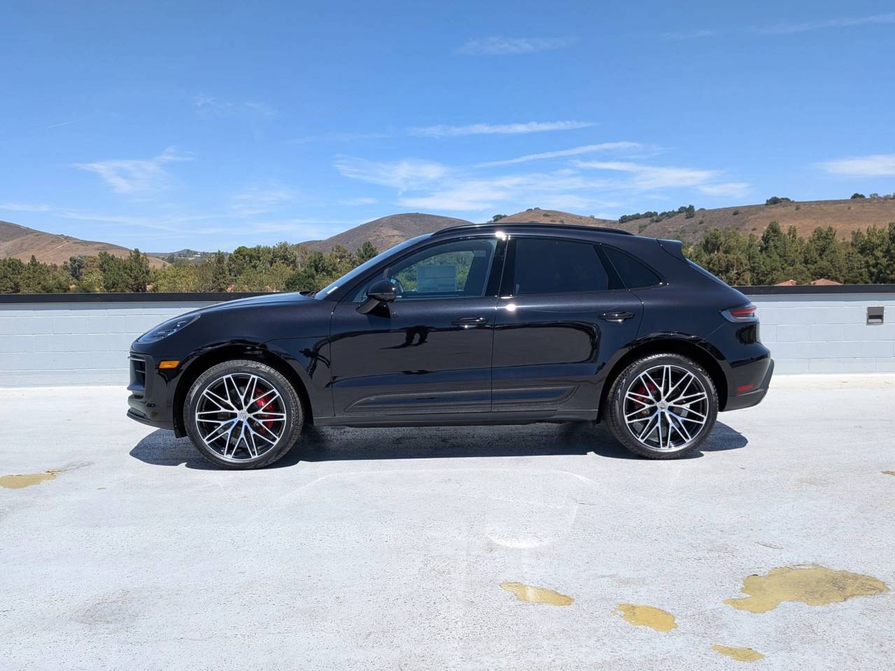 2025 Porsche Macan S photo 2