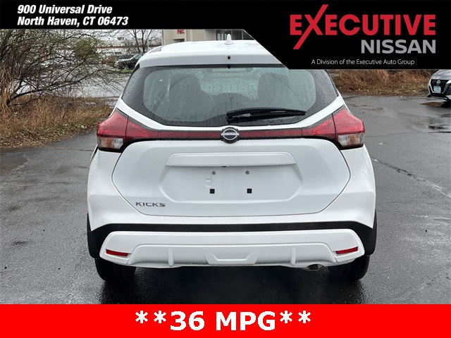 2025 Nissan Kicks Play S photo 2