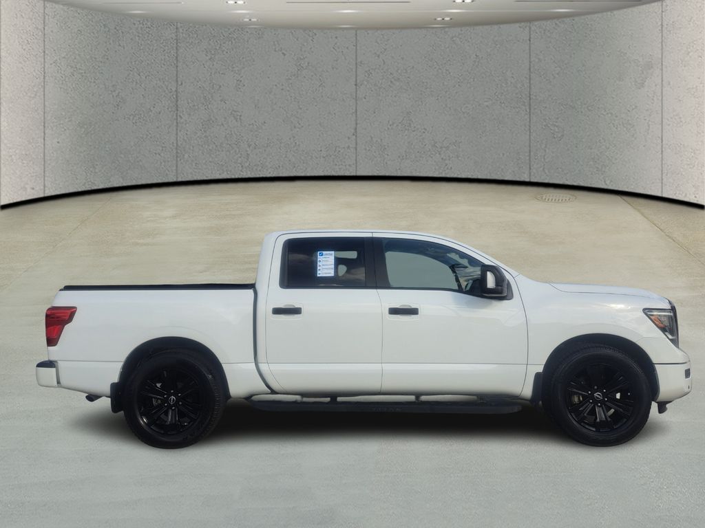 2024 Nissan Titan SV photo 3
