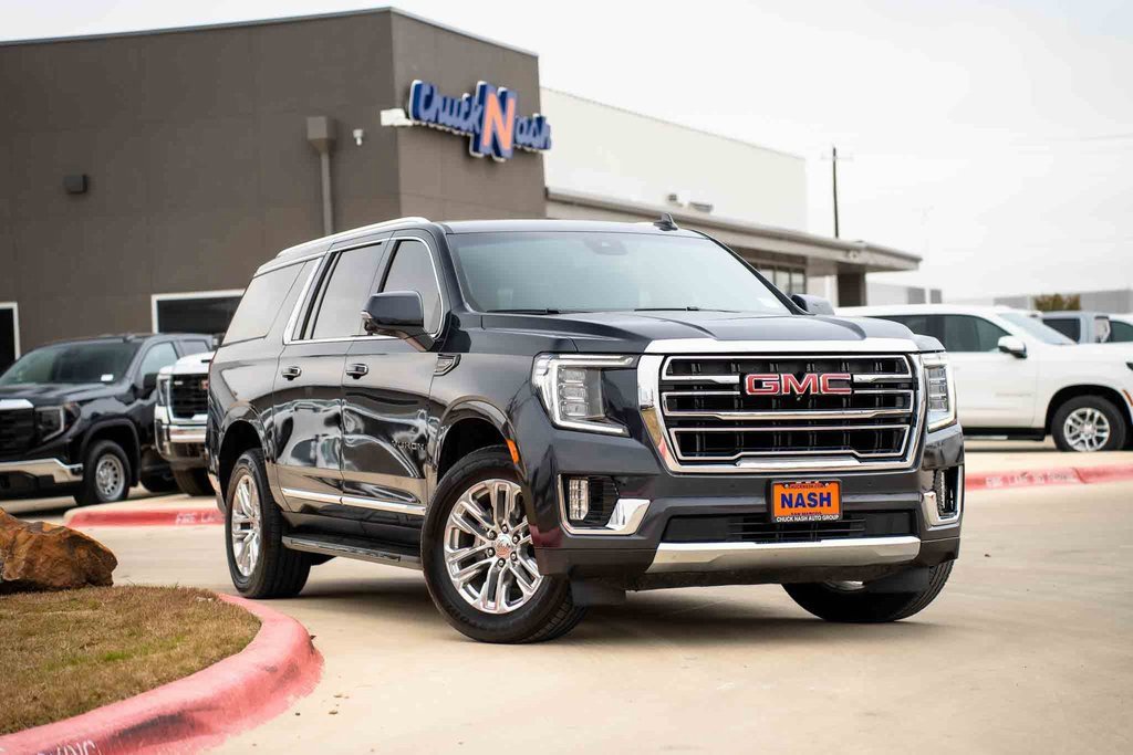 2023 GMC Yukon XL SLT's photo