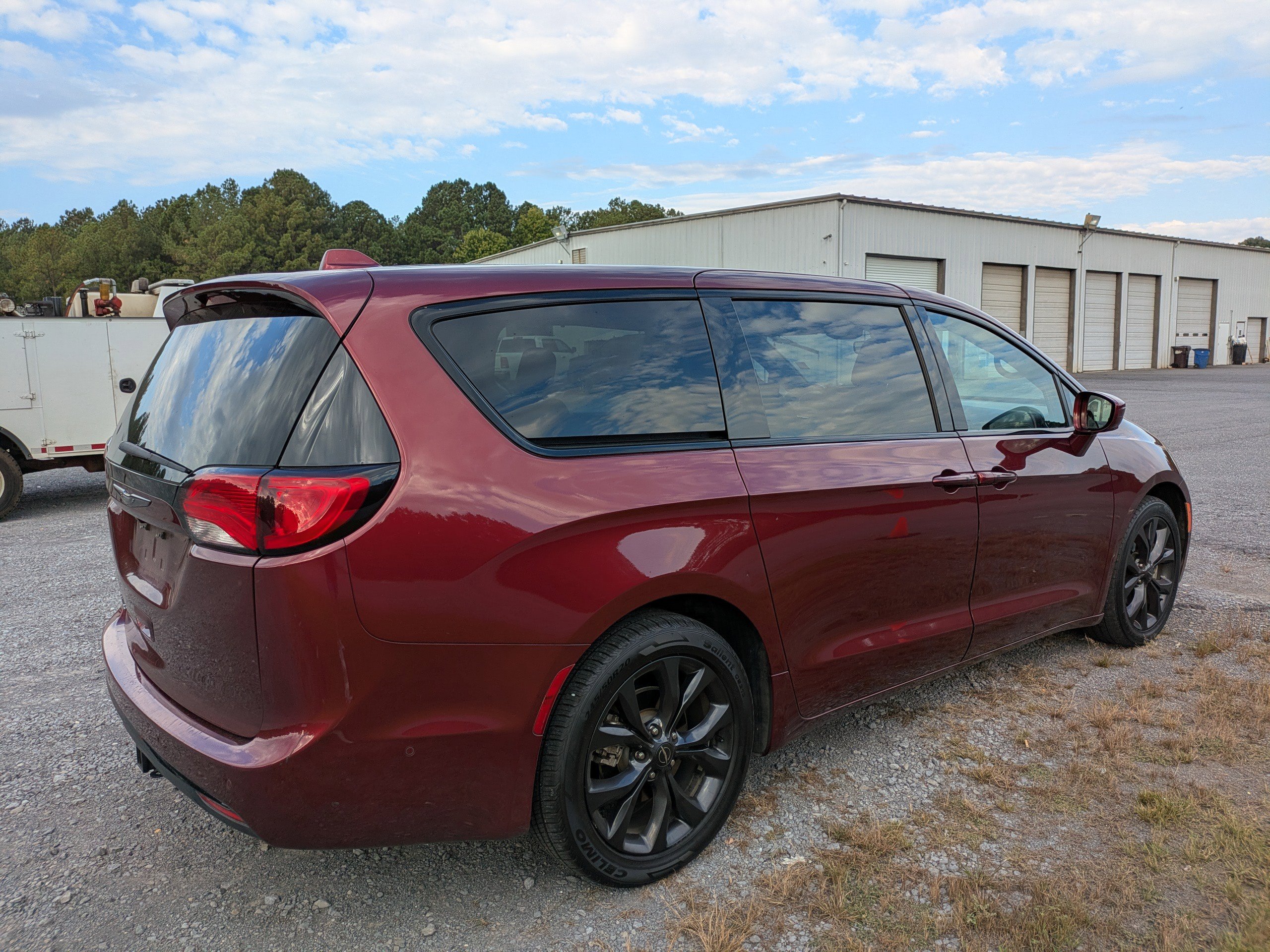 2019 Chrysler Pacifica Touring Plus photo 3