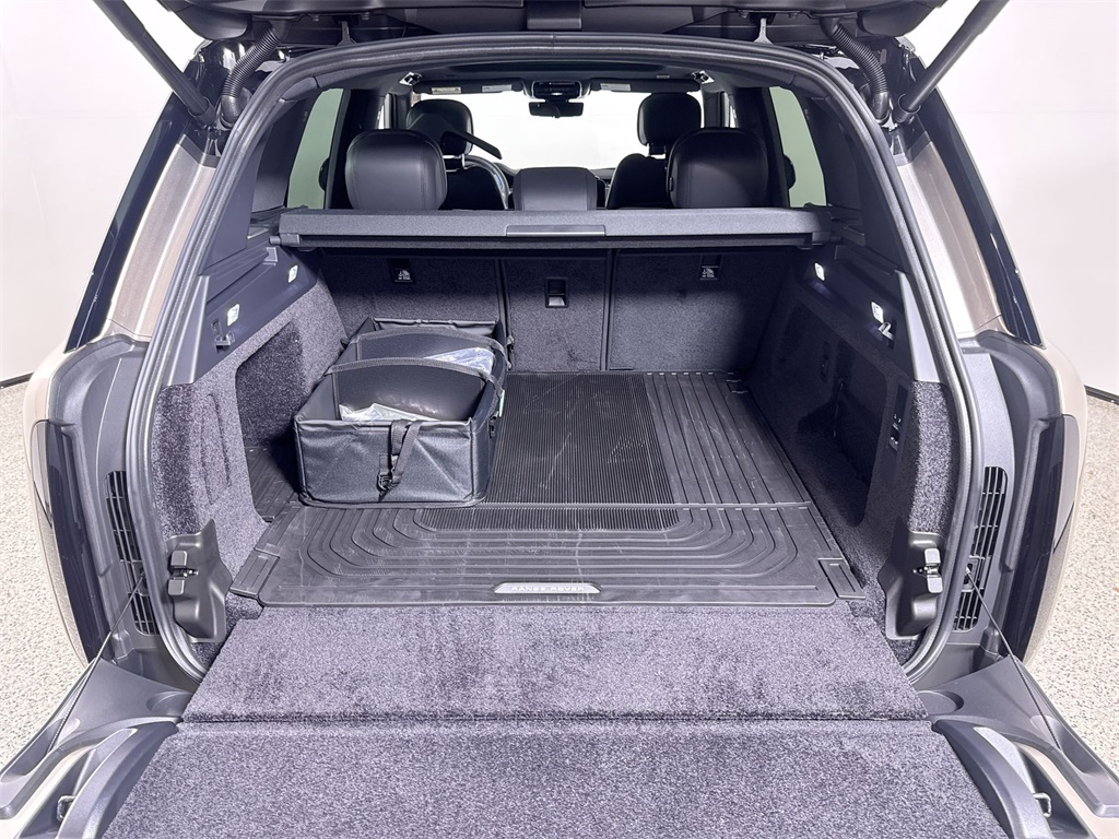 2025 Land Rover Range Rover SE photo 18
