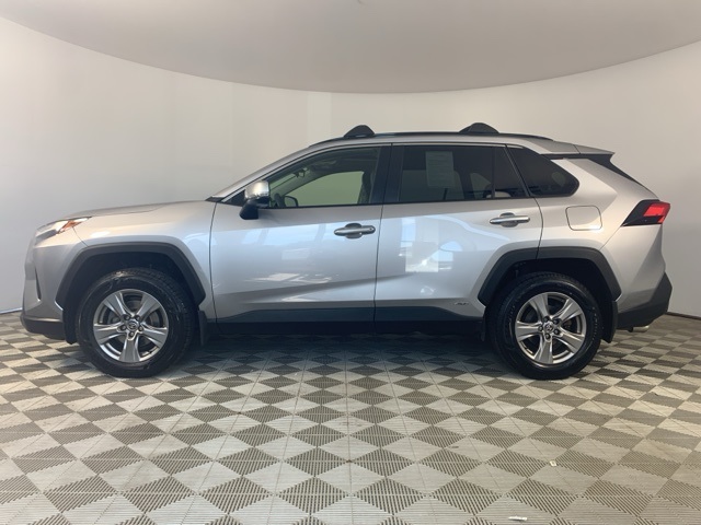 2022 Toyota RAV4 Hybrid XLE photo 4