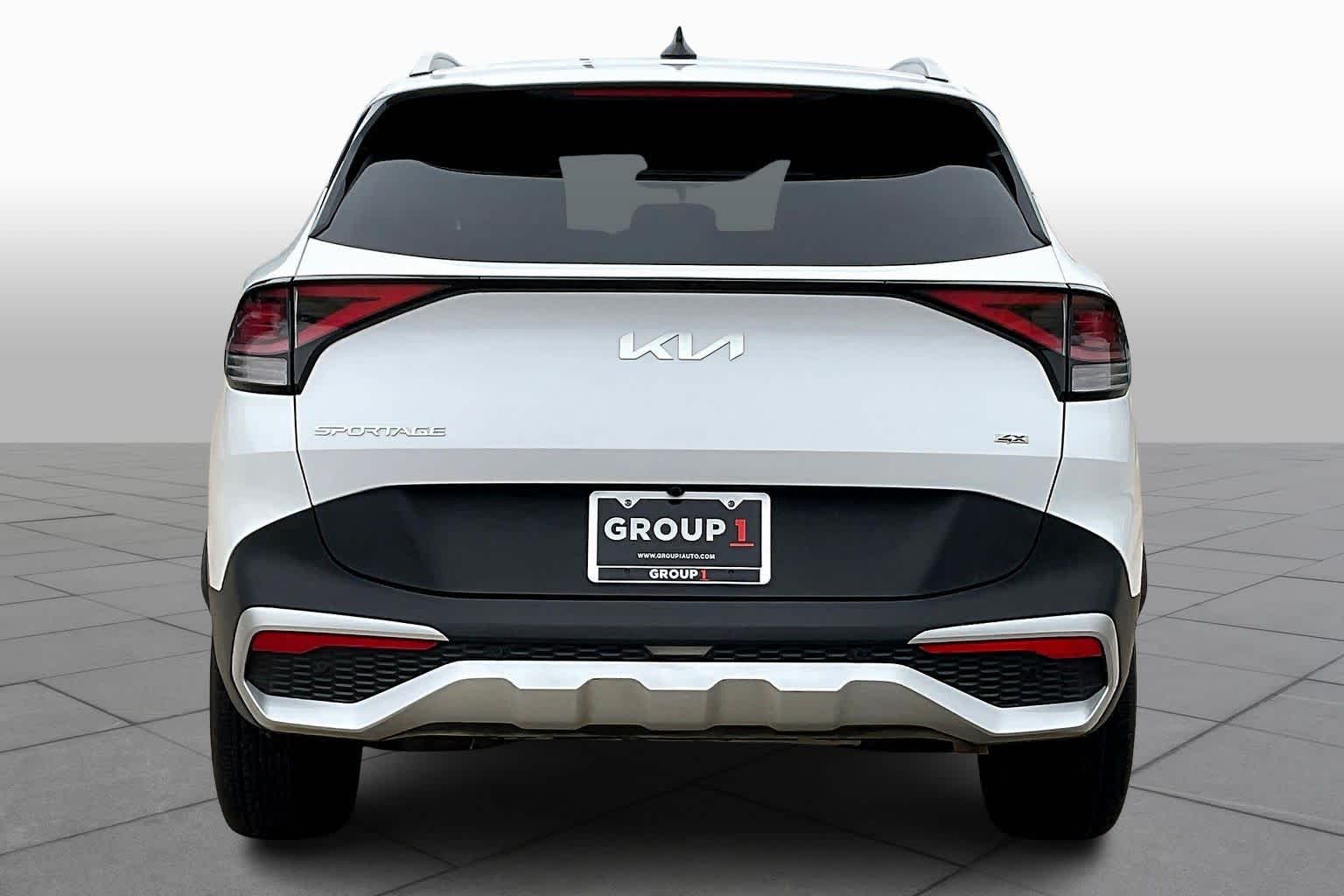2025 Kia Sportage EX photo 3