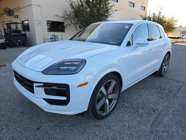 2025 Porsche Cayenne S's photo