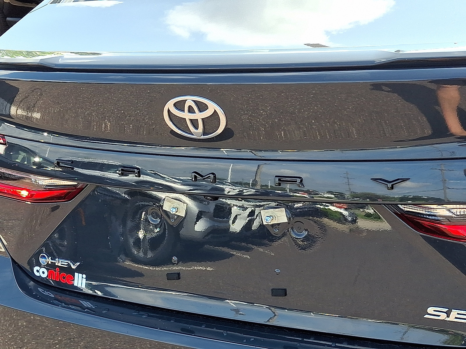 2025 Toyota Camry SE photo 25