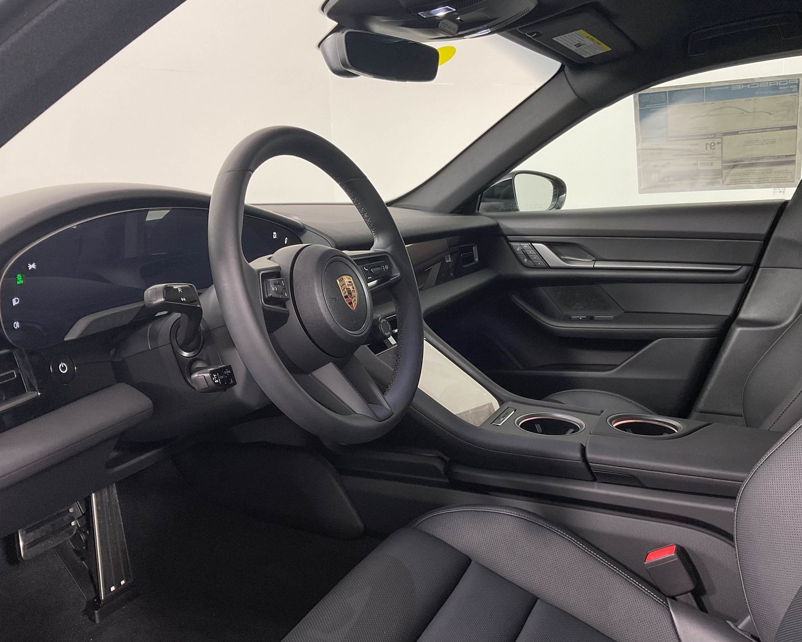 2025 Porsche Taycan photo 4