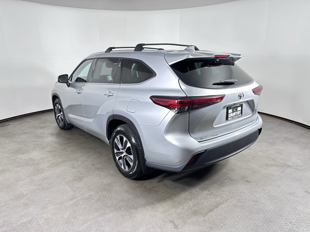 2021 Toyota Highlander XLE photo 4