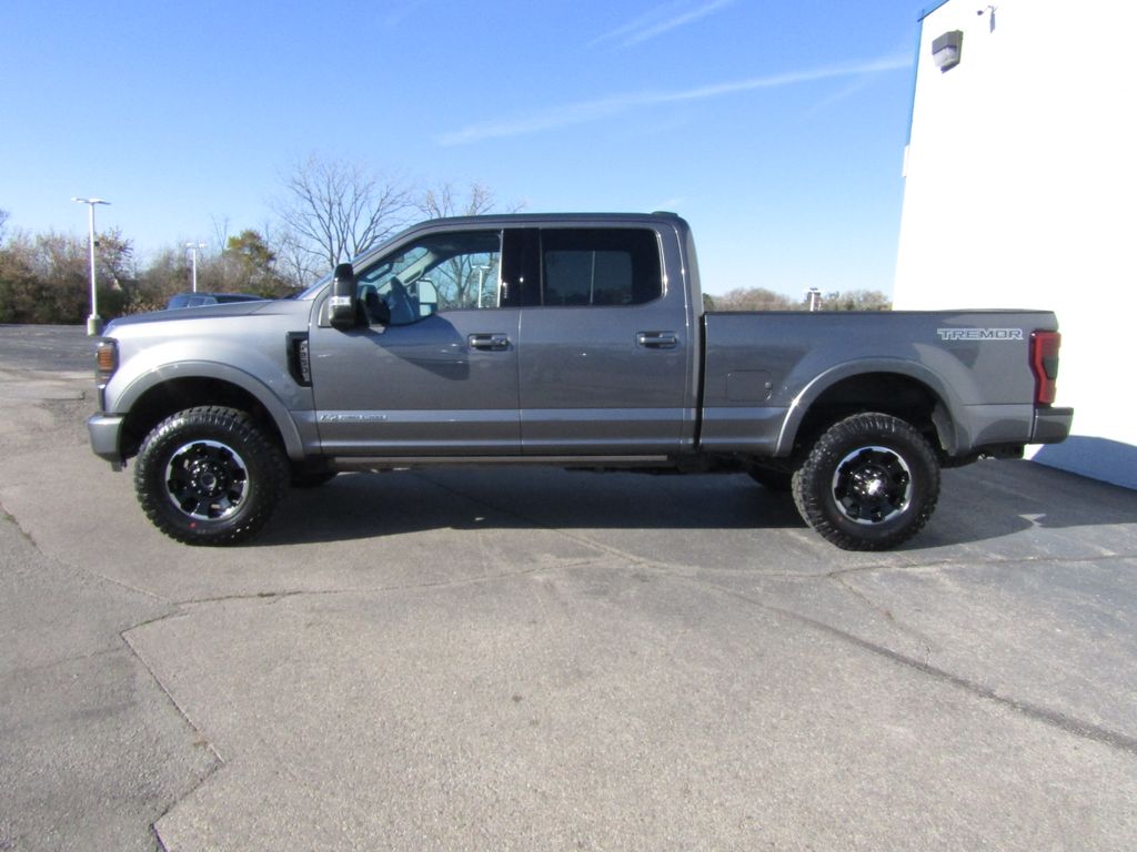 2021 Ford F-250 Lariat Tremor photo 2