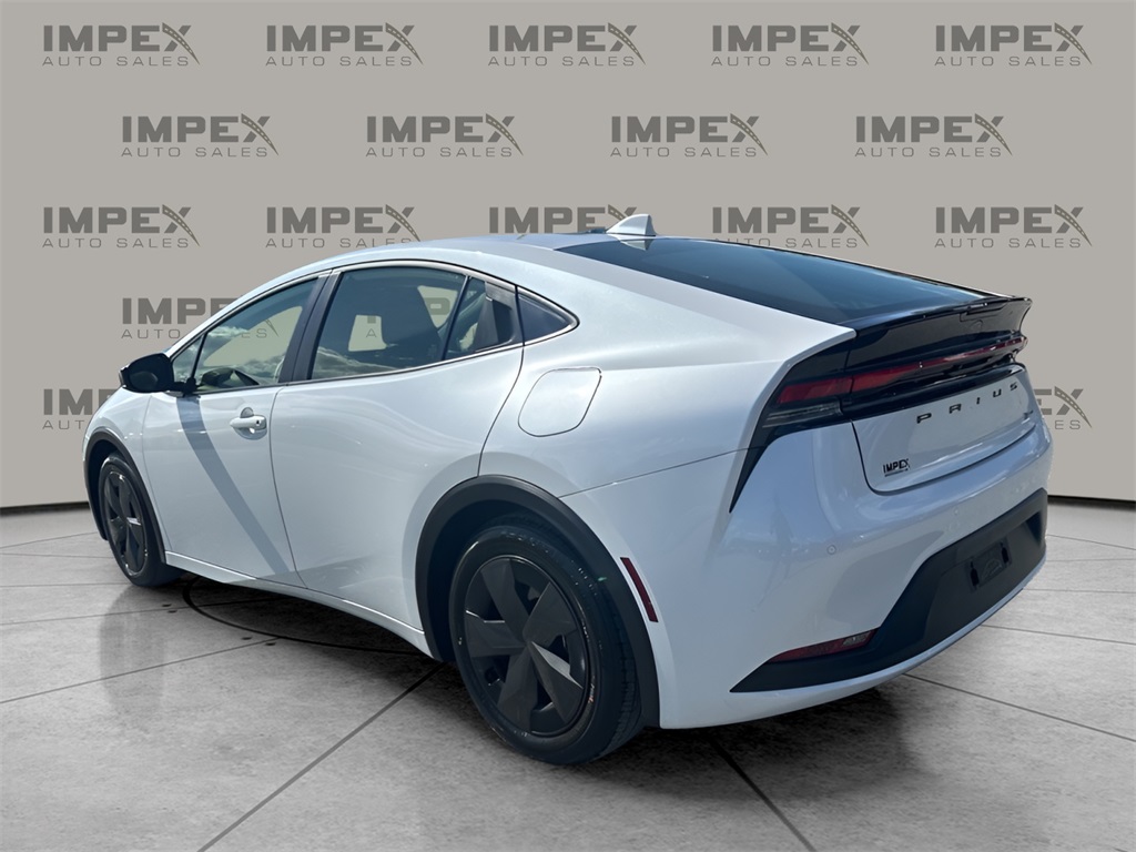 2025 Toyota Prius XLE photo 3