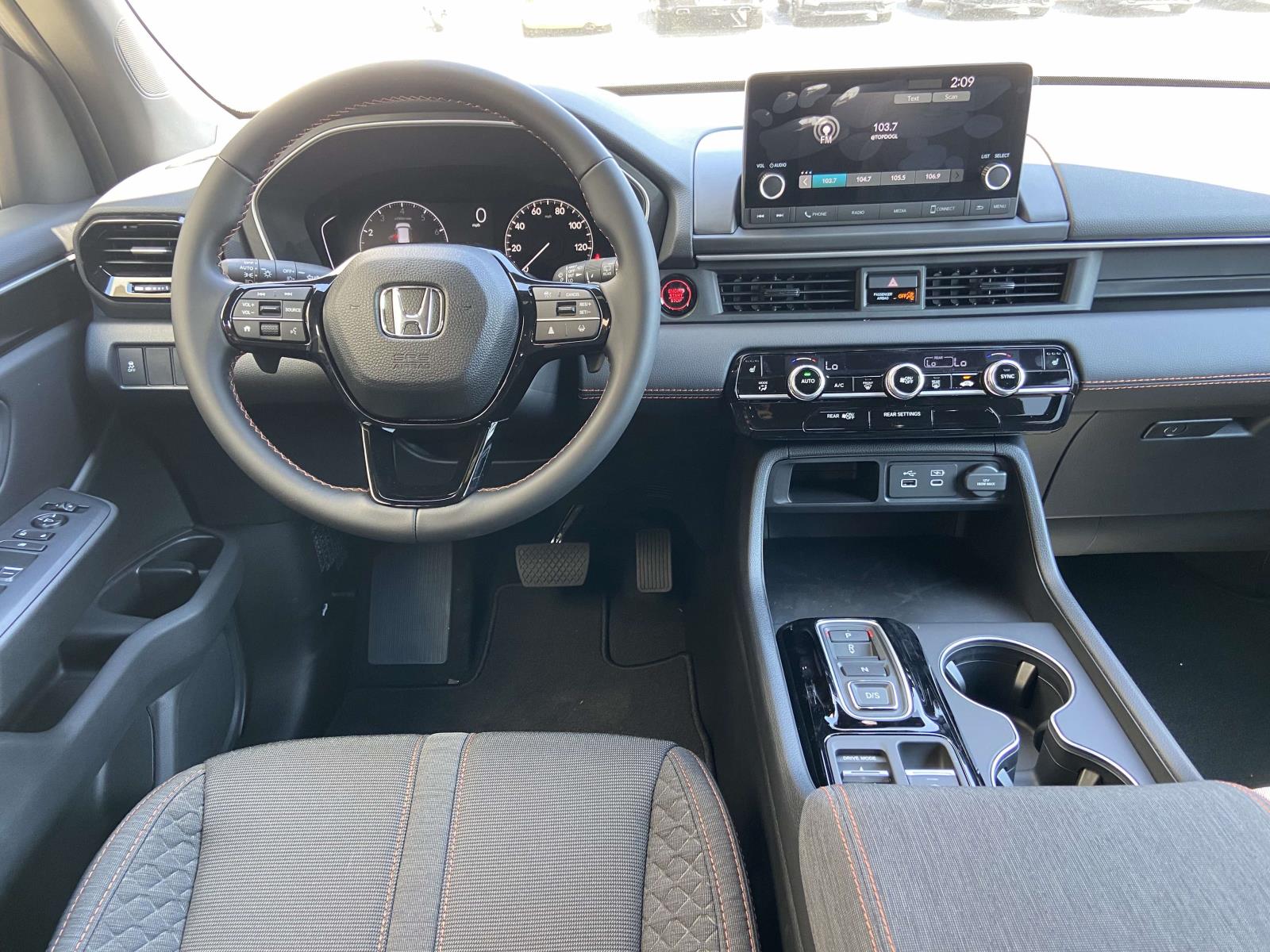 2025 Honda Pilot Sport photo 4