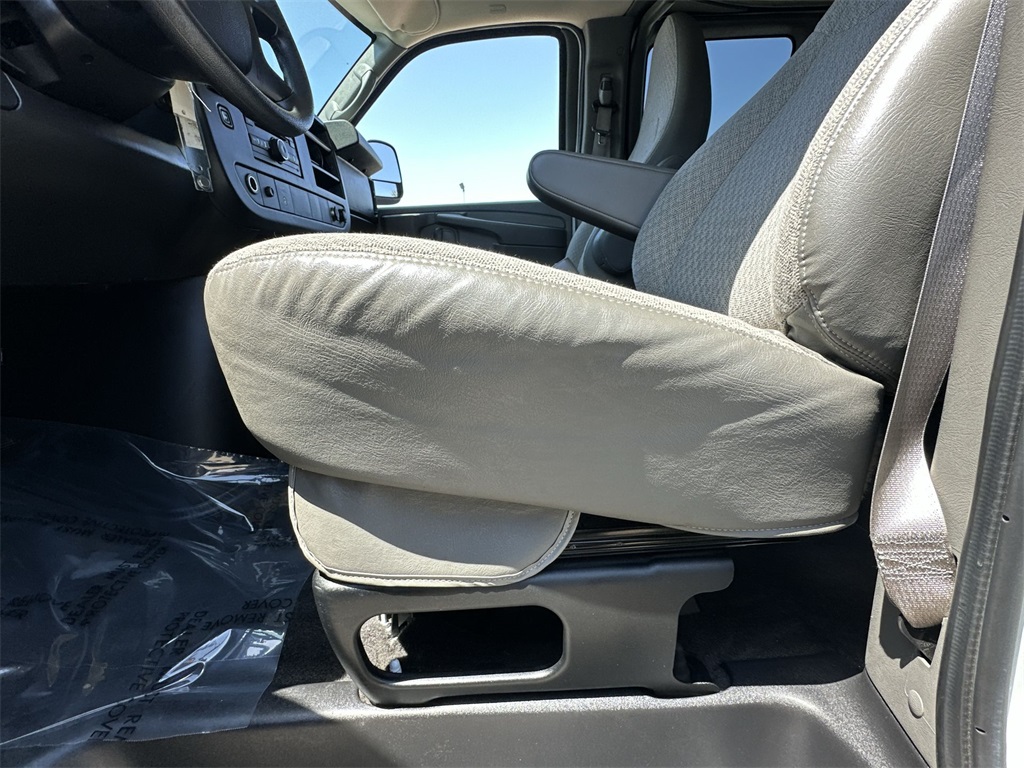 2014 Chevrolet Express 3500 LT photo 20