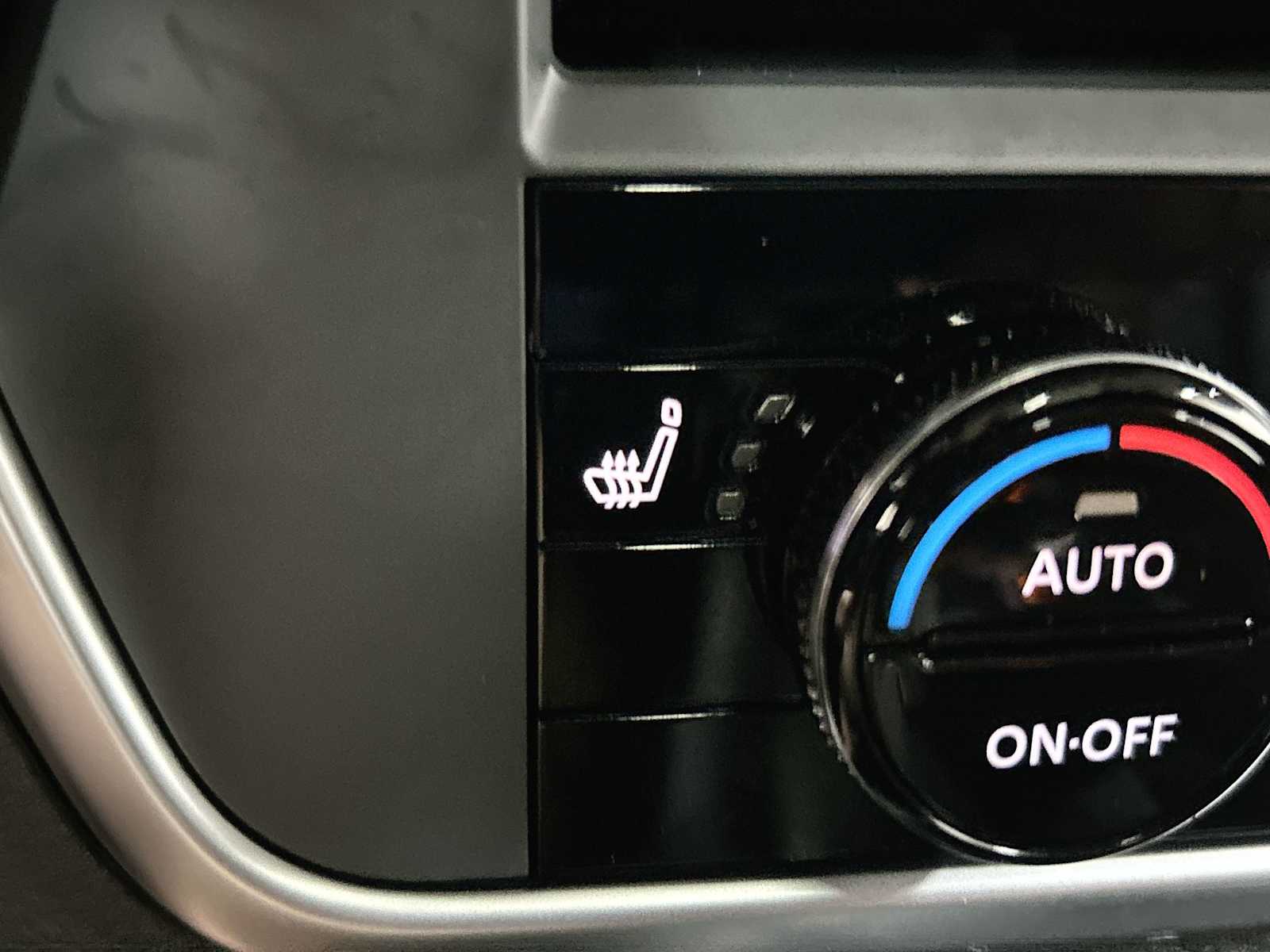 2024 Nissan Rogue SV photo 29