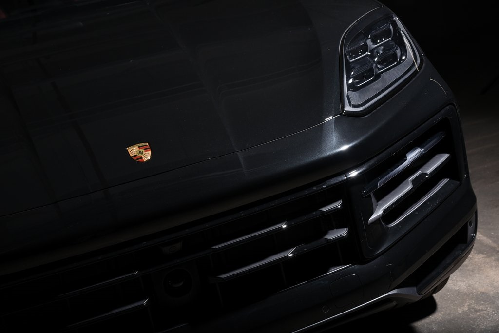 2025 Porsche Cayenne photo 11