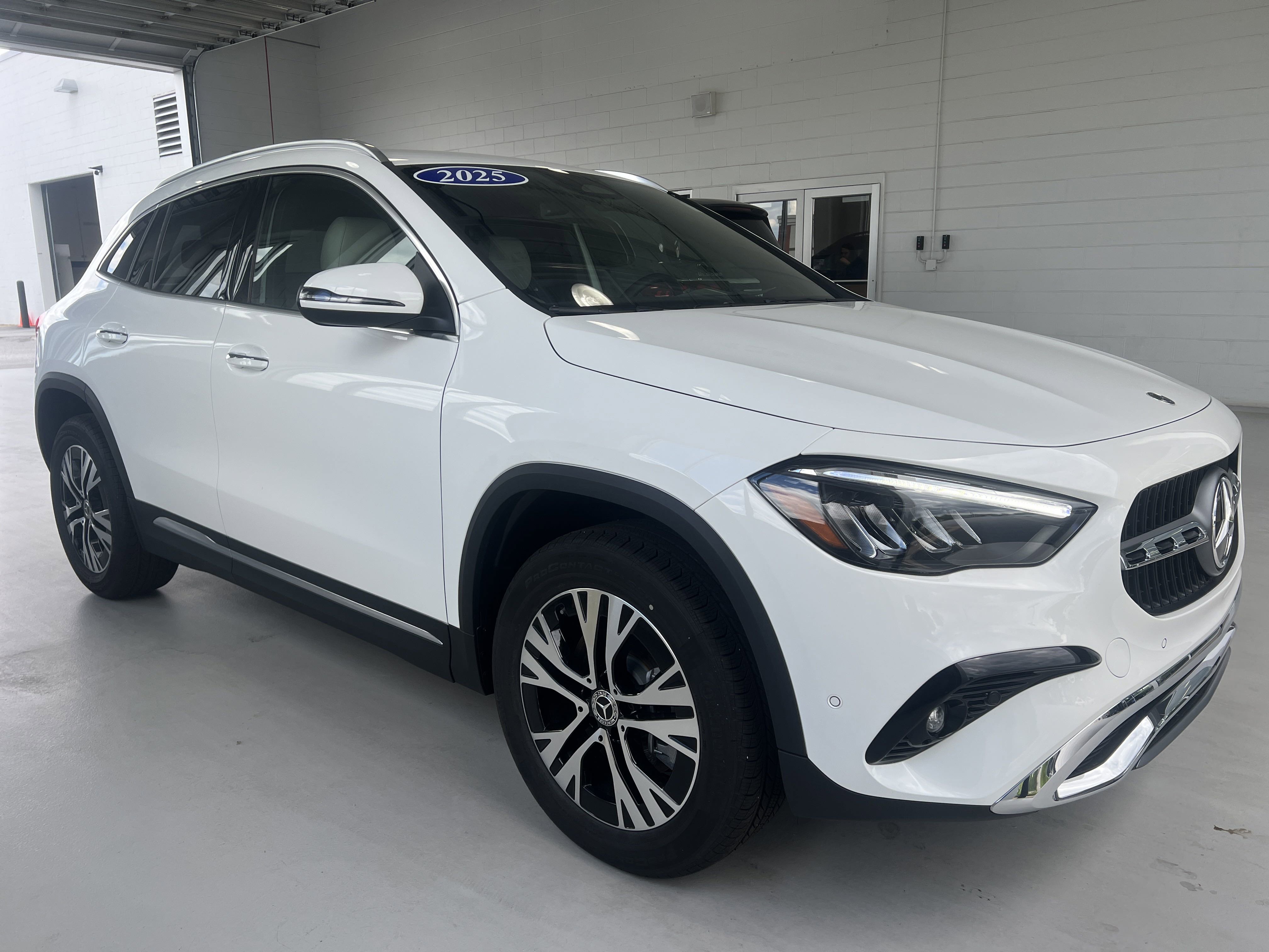 2025 Mercedes Benz GLA 250 photo 3