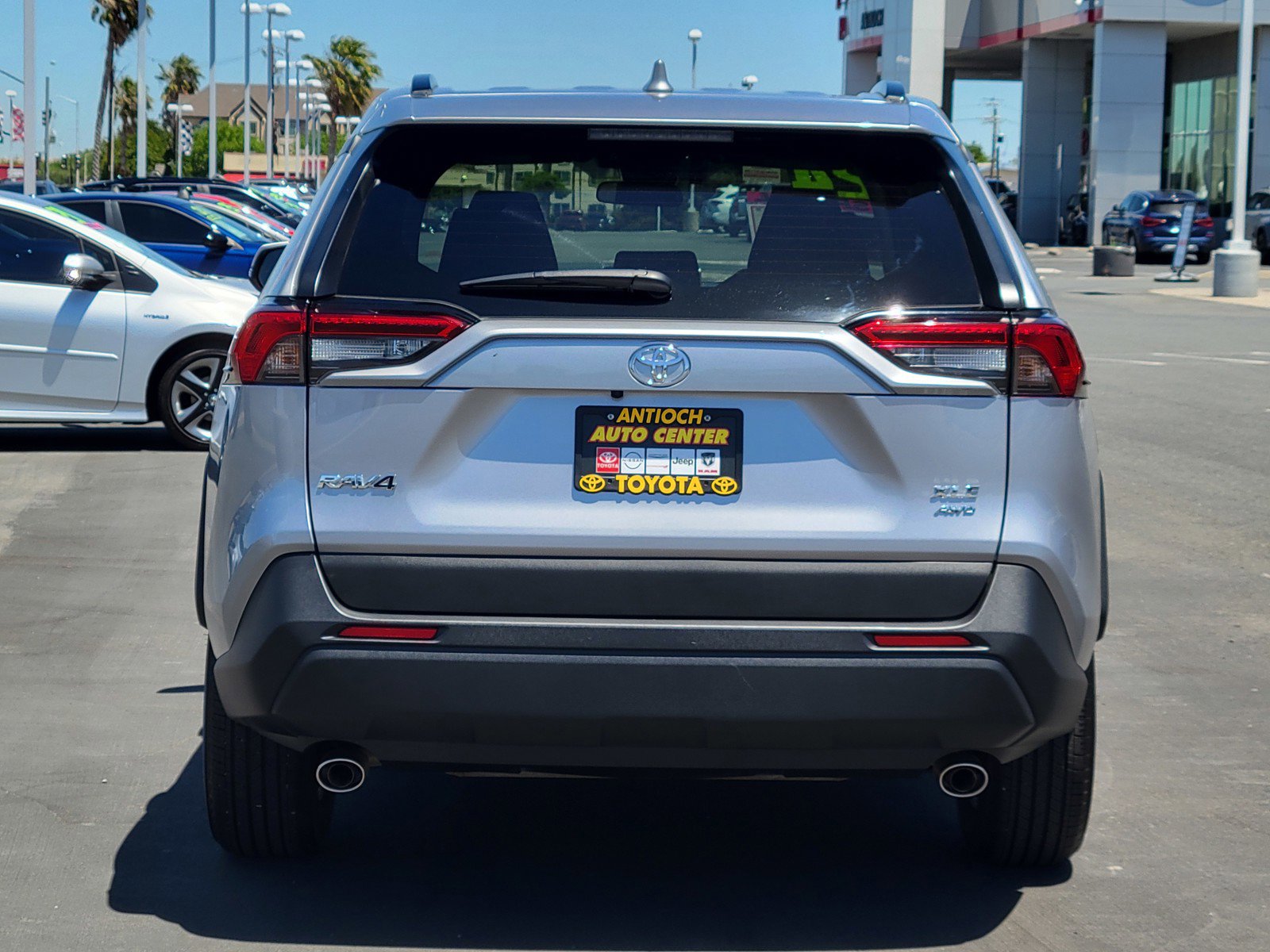 2024 Toyota RAV4 XLE photo 4