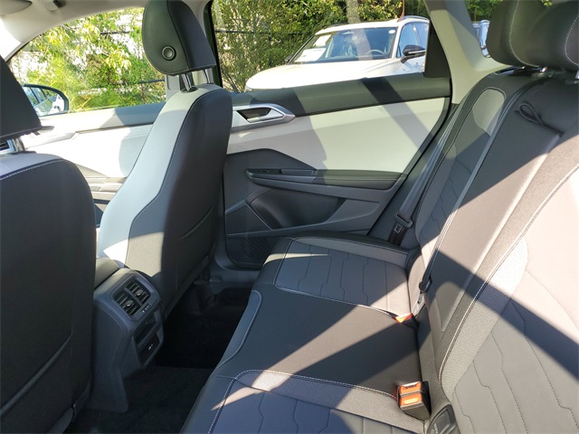 2025 Volkswagen Taos SE photo 9