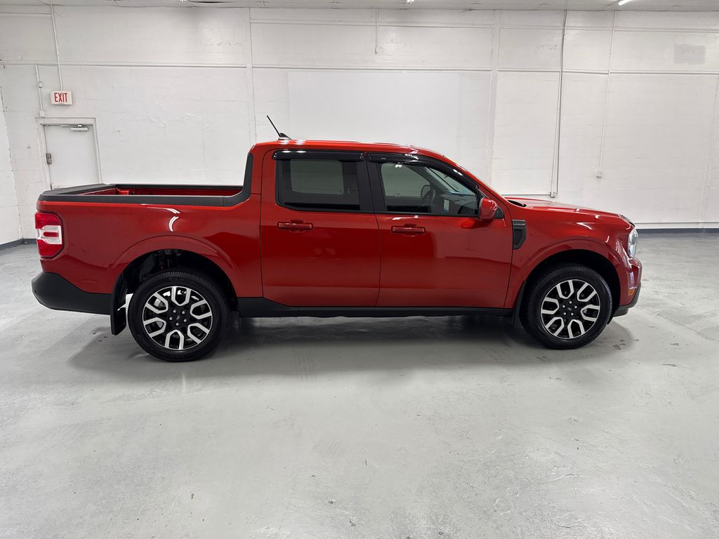 2023 Ford Maverick Lariat photo 2