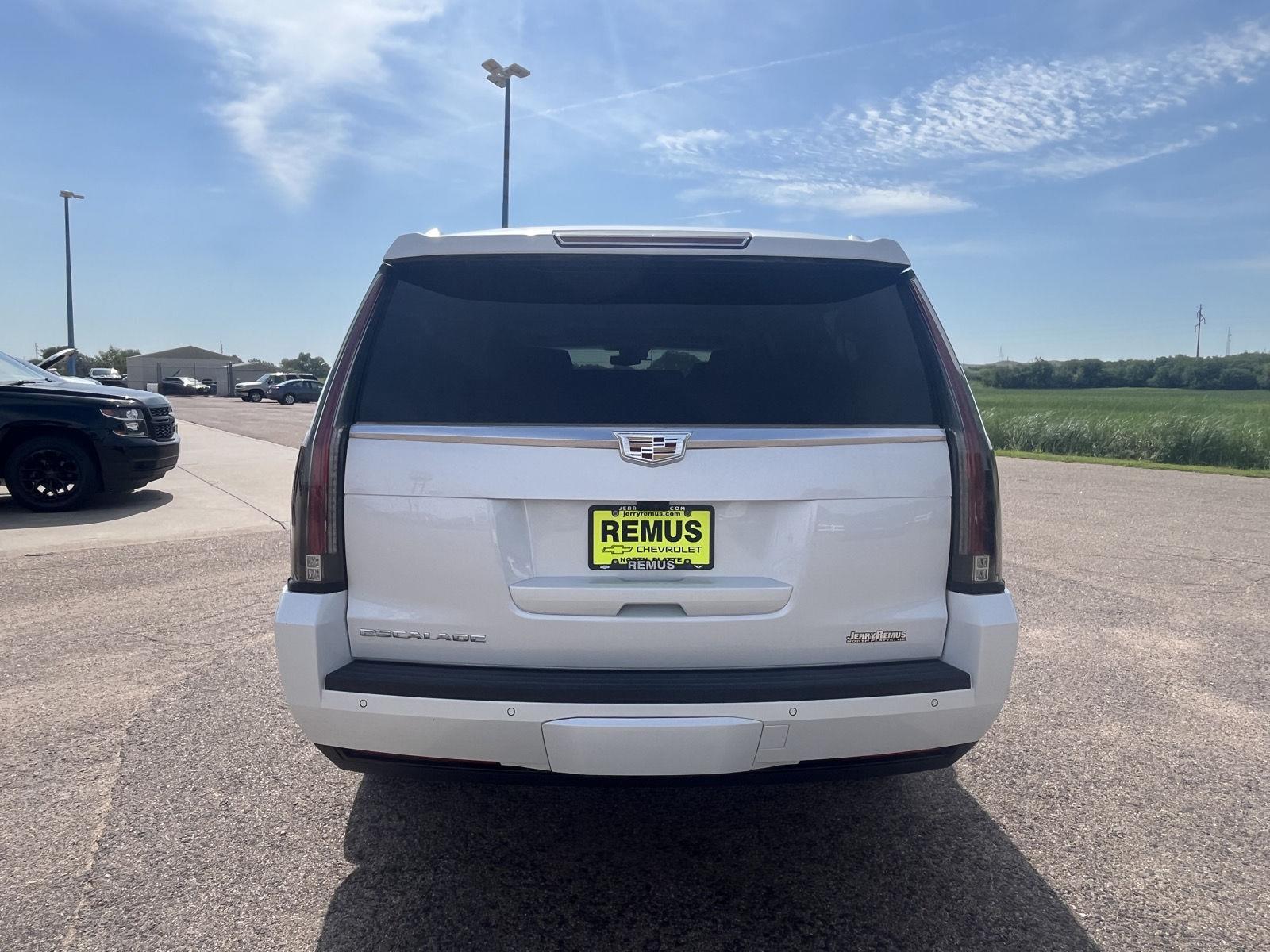 2020 Cadillac Escalade ESV Premium Luxury photo 2