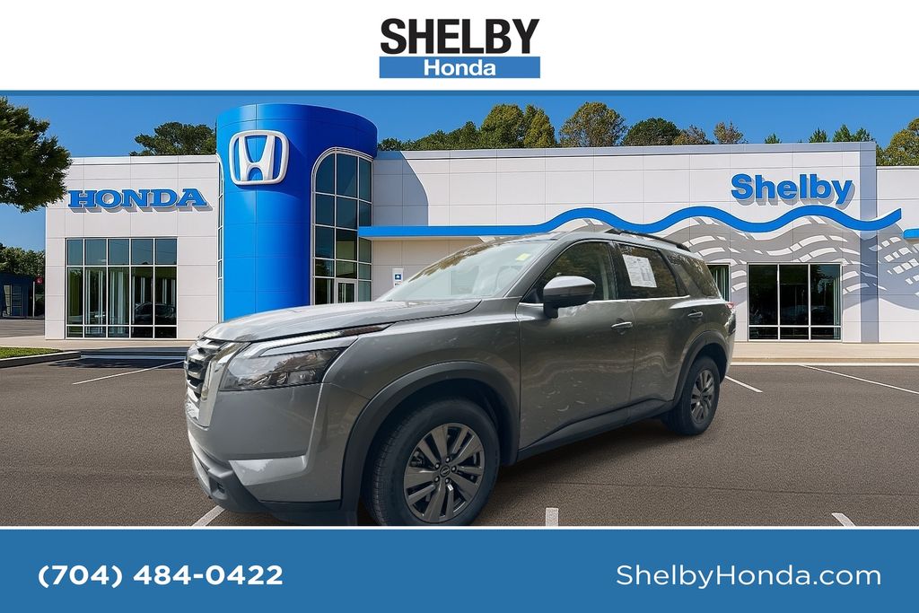 2025 Nissan Pathfinder SV's photo