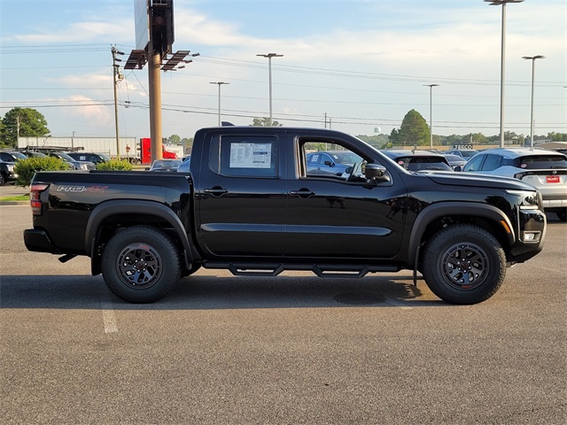 2026 Nissan Frontier Crew Cab PRO-4X photo 2