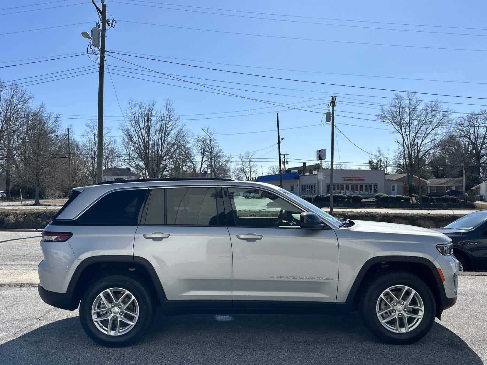 2025 Jeep Grand Cherokee Laredo X photo 8