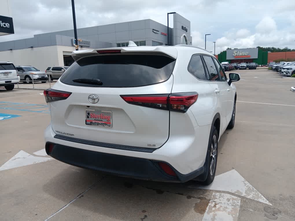 2023 Toyota Highlander L photo 2