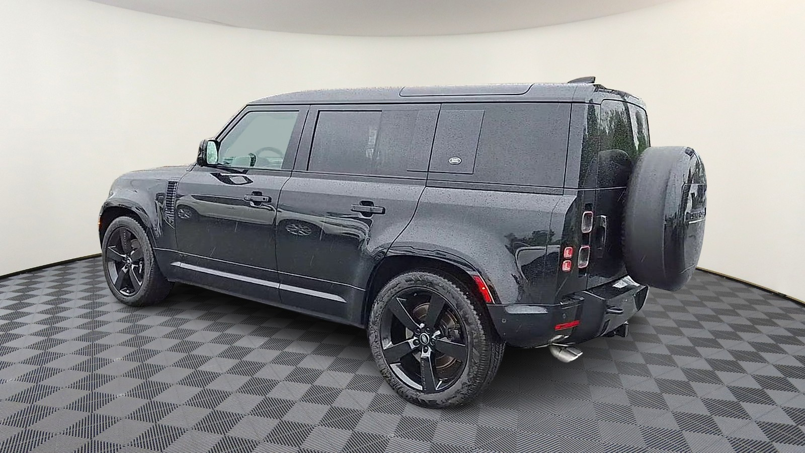 2024 Land Rover Defender 110 V8 photo 2