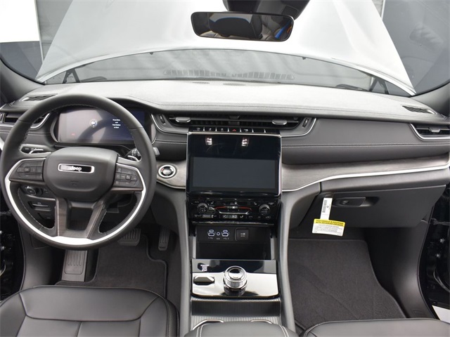 2025 Jeep Grand Cherokee Limited photo 9