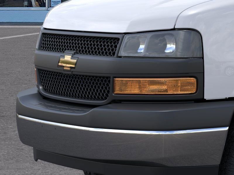 2025 Chevrolet Express Cutaway Base photo 12