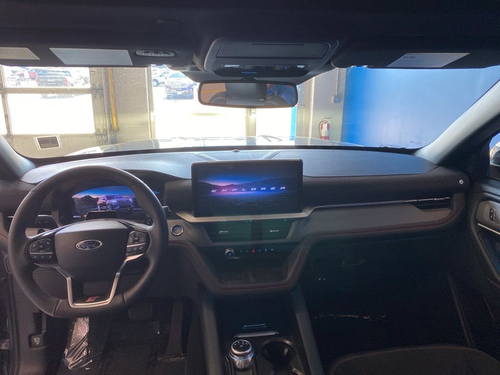 2025 Ford Explorer ST photo 5