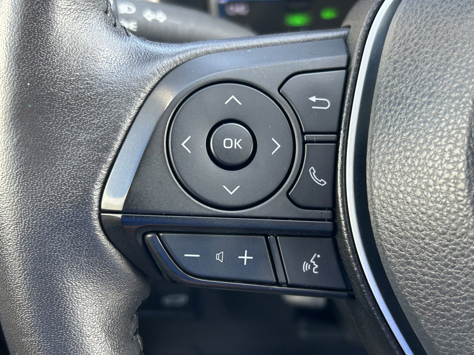 2022 Toyota RAV4 Hybrid XLE photo 22