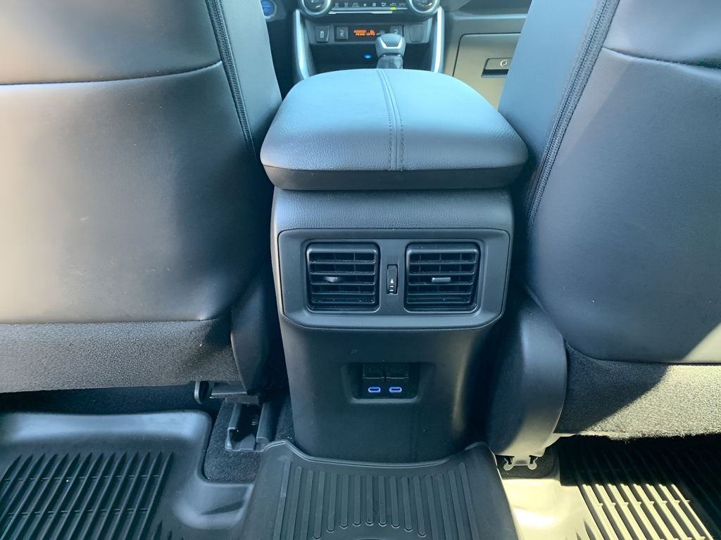 2022 Toyota RAV4 Hybrid XSE photo 10