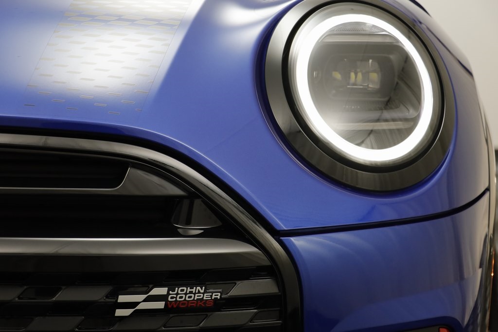 2025 Mini Cooper 2 Door Hardtop Iconic photo 4