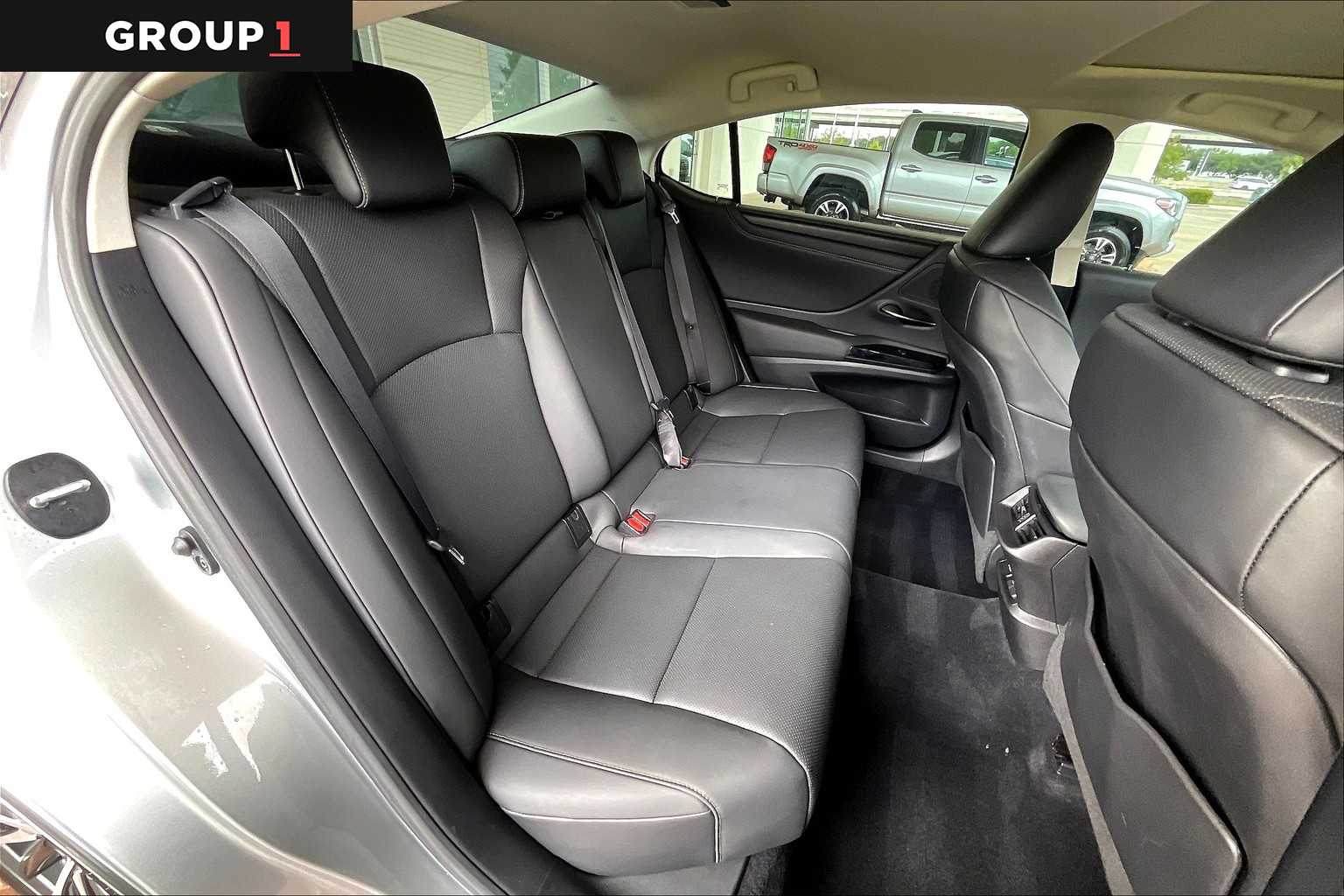 2022 Lexus ES 350 photo 17